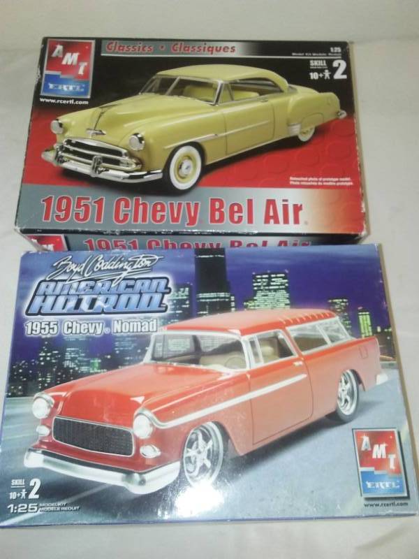lot 105 image: 2 Model Car kits 125 scale