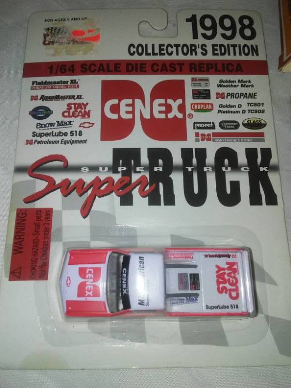 lot 107 image: Misc. packaged vehicles Tyco boxcar HO