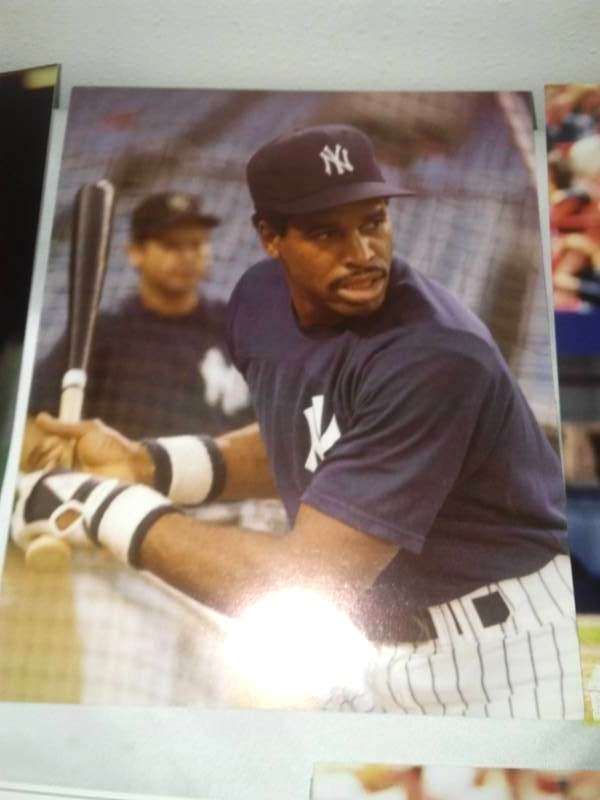 lot 110 image: 7 MLB Baseball 8x10 photos