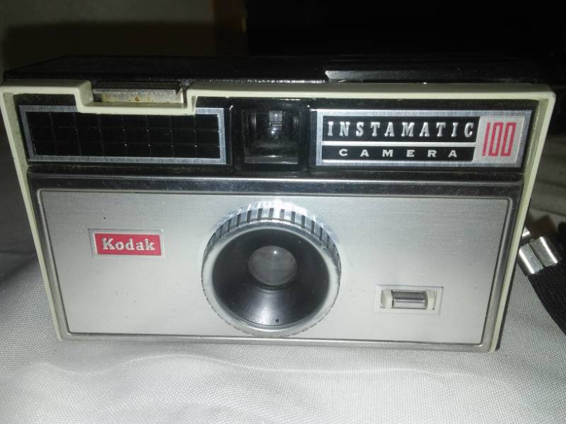 lot 125 image: Instamatic 100  Kodak camera in box.