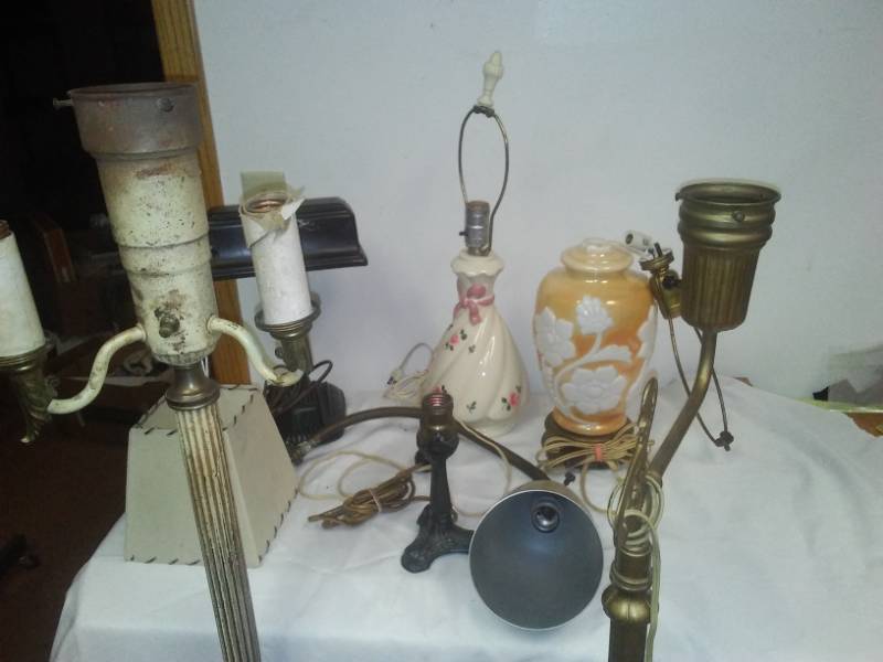 lot 128 image: 7 lamps most tested and working