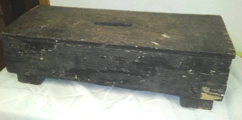 lot 139 image: Vintage wood platform stool