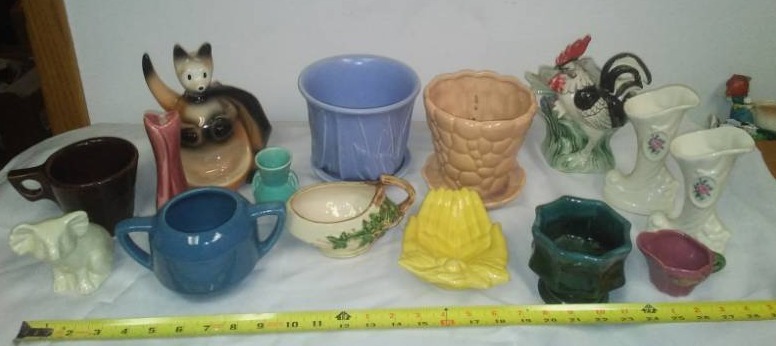 lot 145 image: 15 pieces of pottery ceramics.