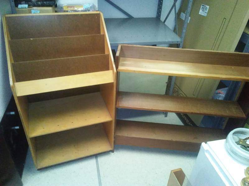 lot 147 image: 2 wood bookshelves -