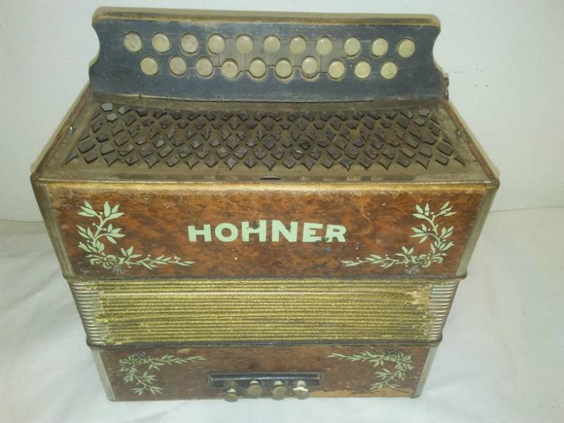 lot 157 image: Vintage Hohner button Accordion