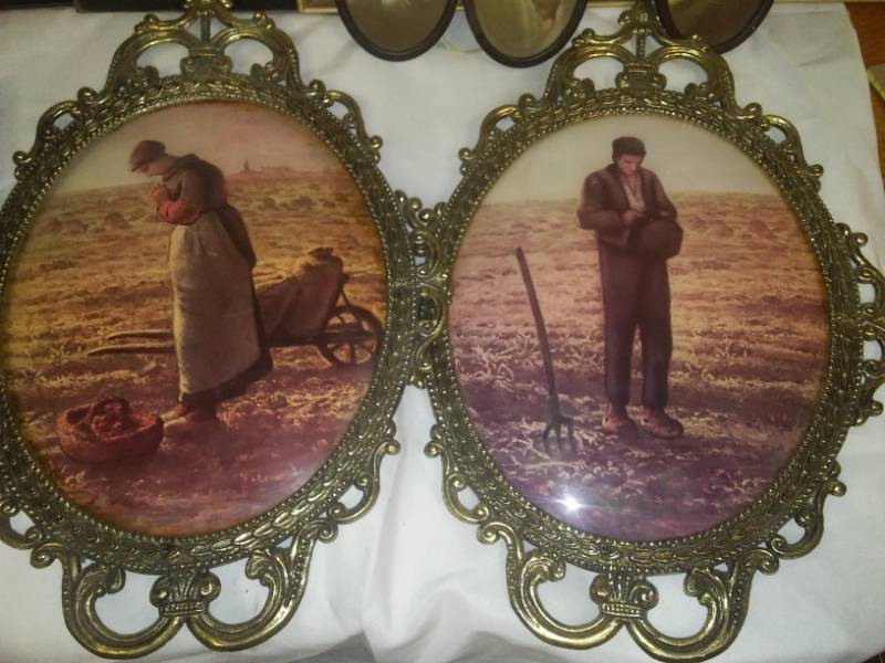 lot 162 image: Artwork decor - 3 oval bubble glass frames