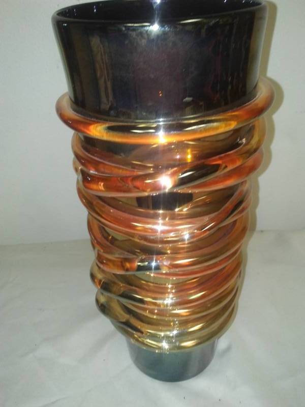 lot 166 image: Amazing Glass Art