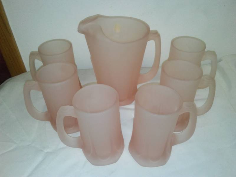 lot 169 image: Pitcher  6 mugs frosted Pink.