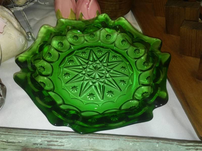 lot 174 image: Misc.  Vintage Decor