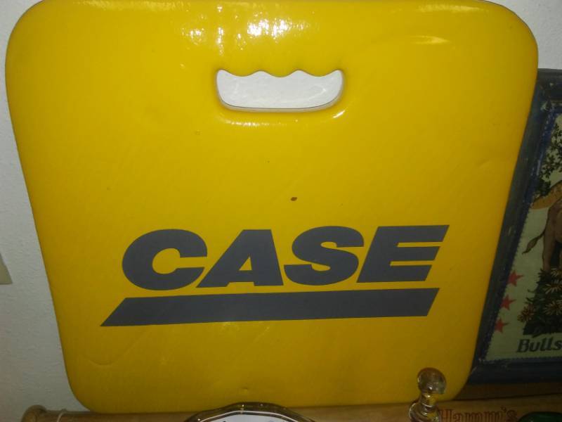 lot 177 image: About 3 dozen advertising collectibles.