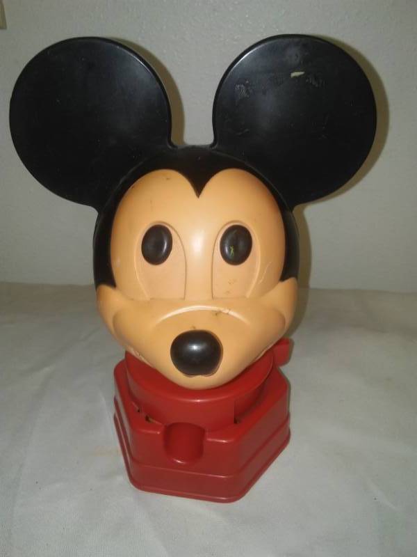 lot 183 image: Mickey Mouse Gum bull machine 1968