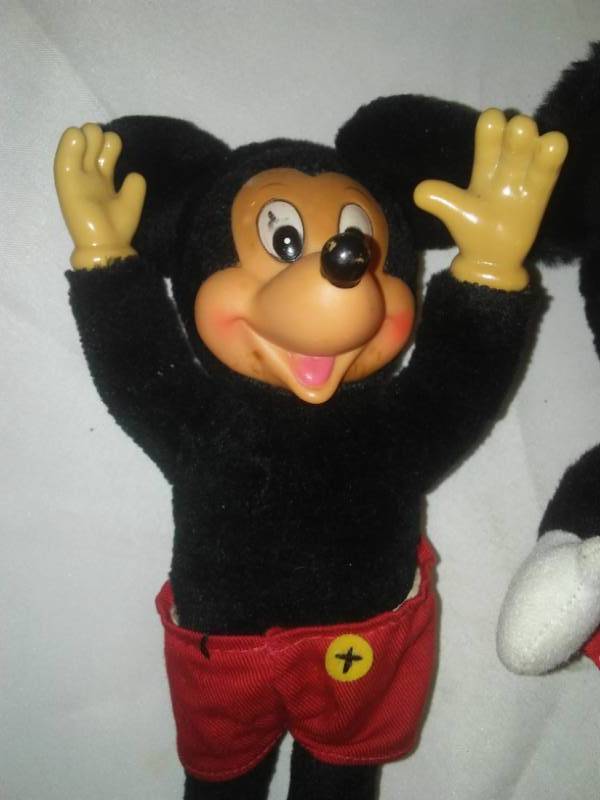 lot 184 image: Disney Plush Mickey and Minnie Mouse Disney.