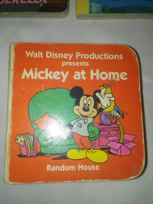 lot 186 image: 10 Disney Books - Like New
