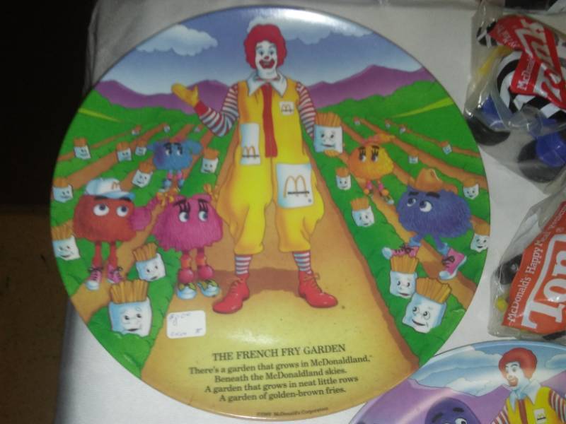 lot 227 image: Ronald McDonald Plates, Bowl, Lunch box & Tonka