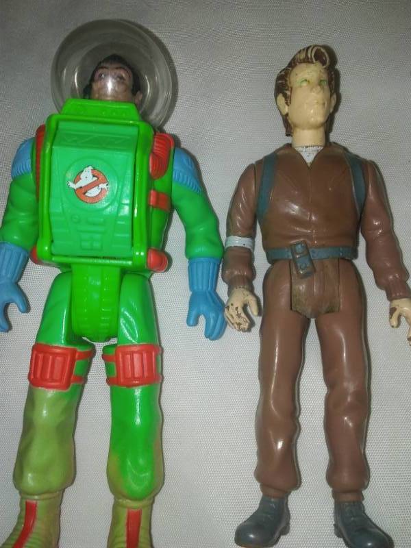 lot 235 image: Figures GI Joe, Linus - Peanuts, Garfield, Ghostbusters, Champion Auto.