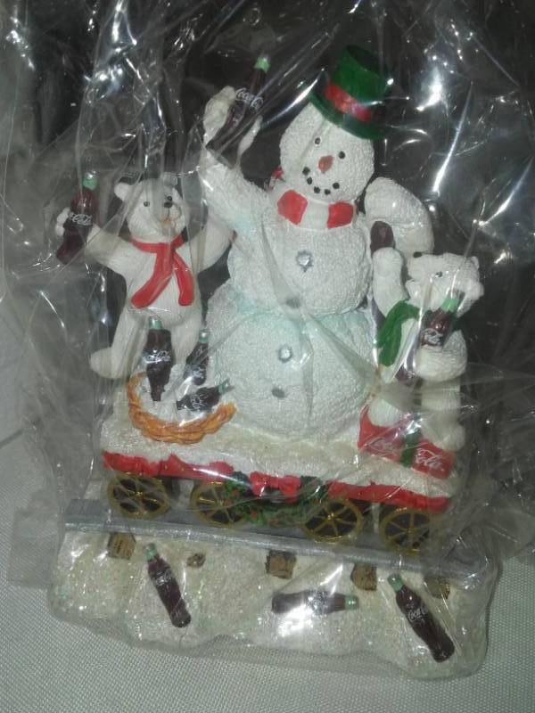 lot 252 image: Coca Cola Christmas Polar Bear Express - Train set 4 with COA excellent