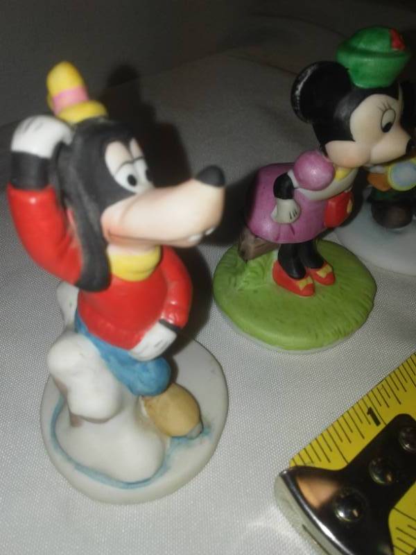 lot 258 image: 1987 Disney Collection Porcelain figures