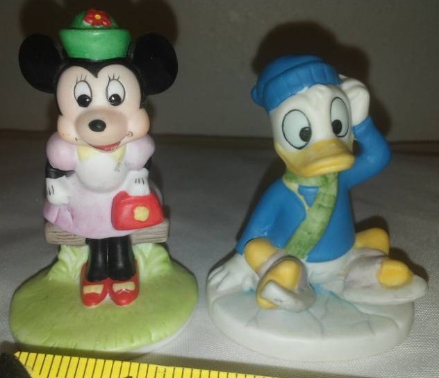 lot 260 image: 1987 Disney Collection Porcelain figures.