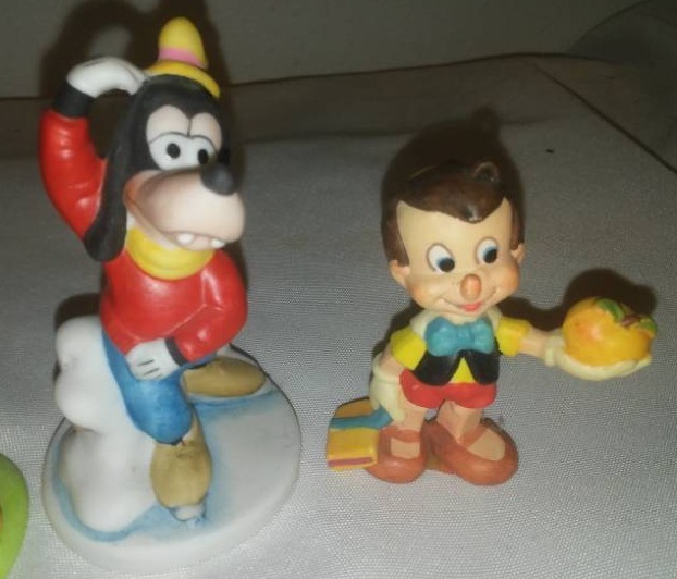 lot 261 image: 1987 Disney Collection Porcelain figures