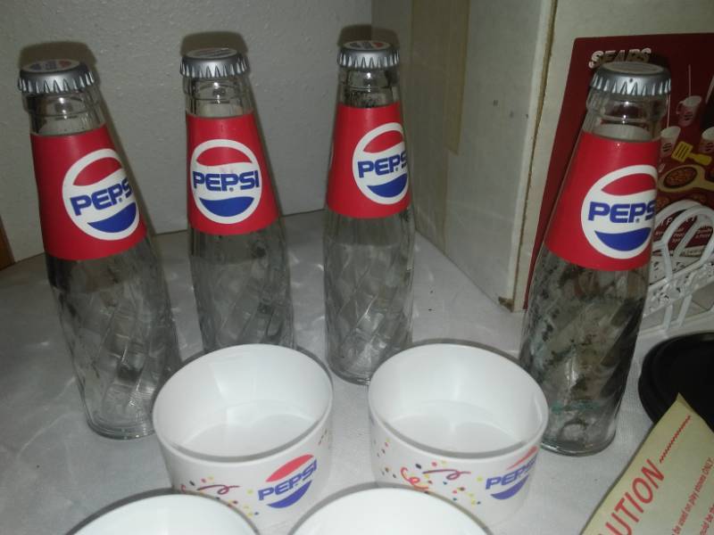 lot 265 image: Pepsi Pepsi - Cola Party Playset