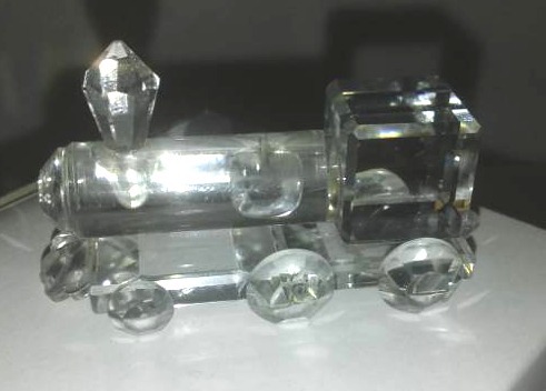lot 269 image: Crystal Train Engine Fabulous