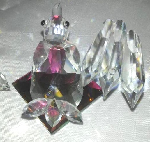 lot 270 image: Hand Carved Crystal Bird, many segments