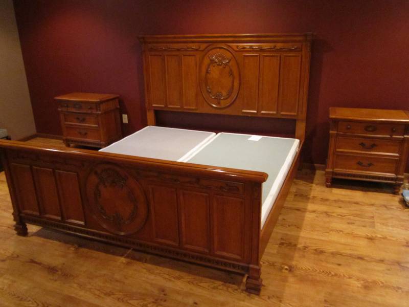lot 1 image: 5 Piece bedroom set (king size)...