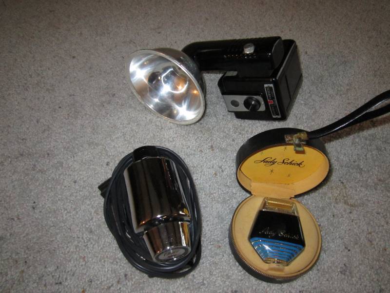 lot 17 image: Vintage camera, Lady Schick shaver ...