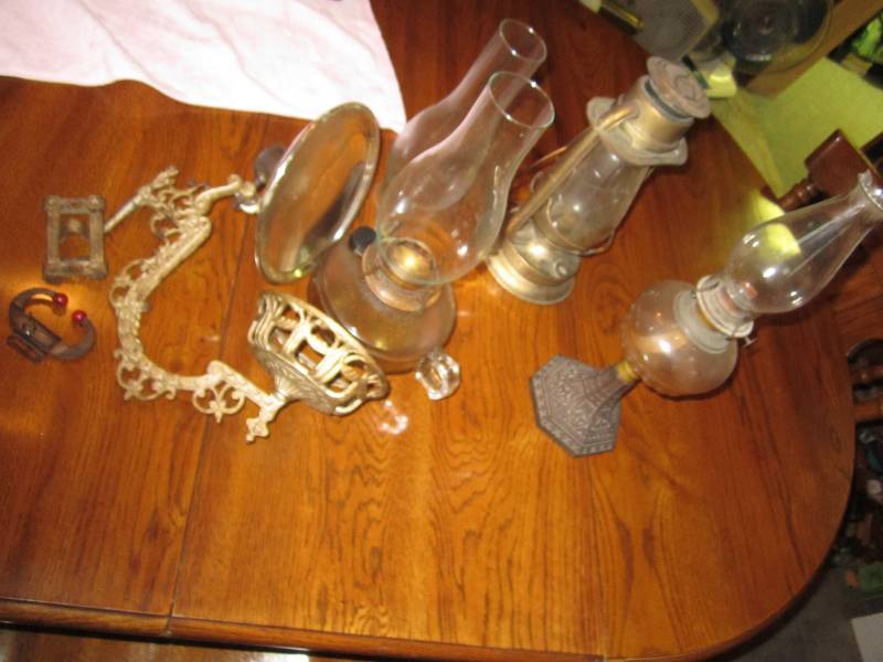 lot 22 image: Antique lamps...