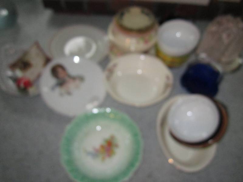 lot 24 image: Glassware...
