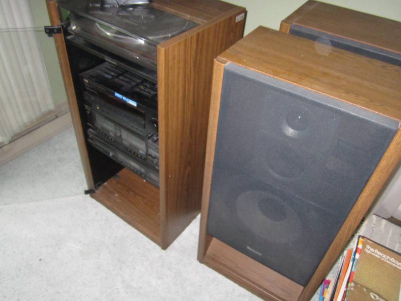 lot 26 image: Technics stereo system - 2 large sp...