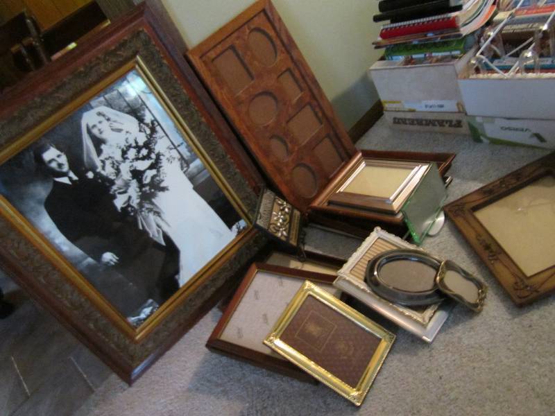 lot 31 image: Picture Frames...