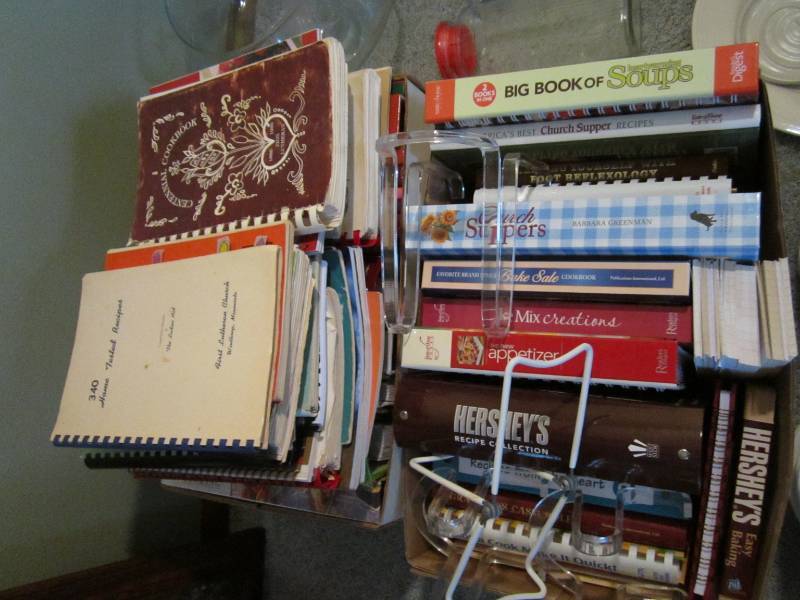 lot 32 image: Cook Books...