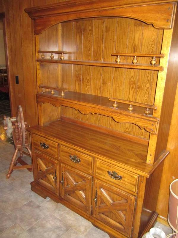 lot 40 image: Oak china hutch...