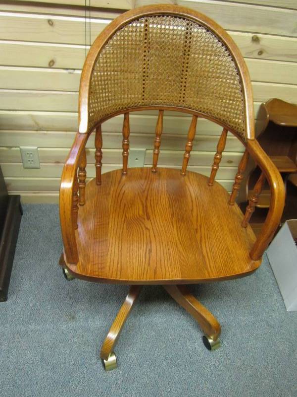 lot 53 image: Desk chair, end table...