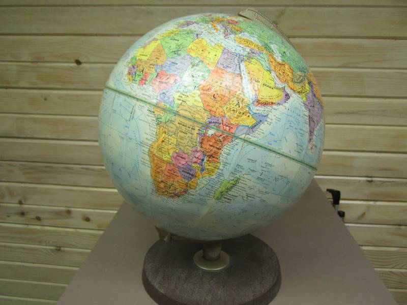 lot 61 image: Globe...