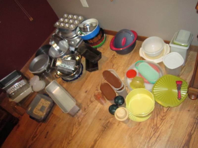 lot 64 image: Storage containers and cooking pans...