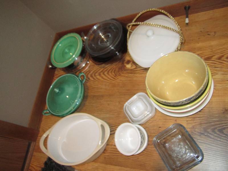 lot 65 image: Casserole dishes...