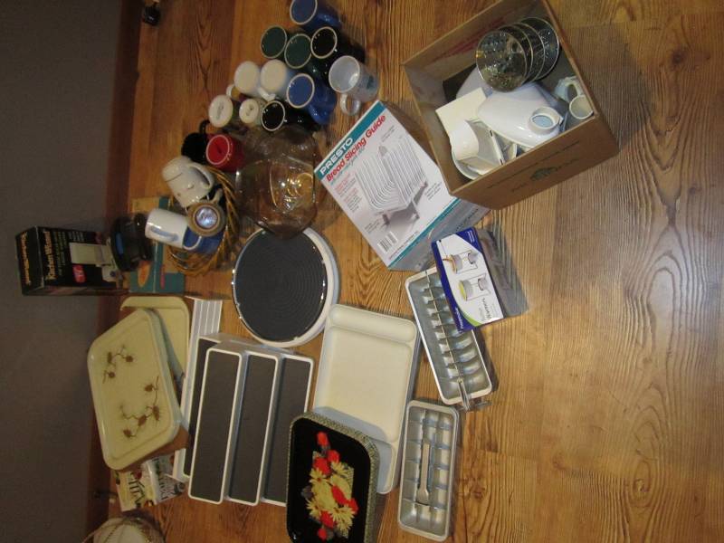 lot 66 image: Kitchenware tin serving trays, meat...