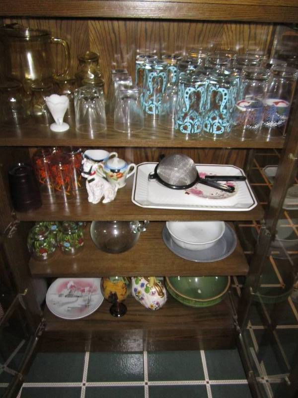 lot 74 image: Glass and decorative items...