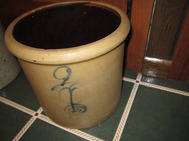 lot 79 image: Crock - 2 gallon Redwing...