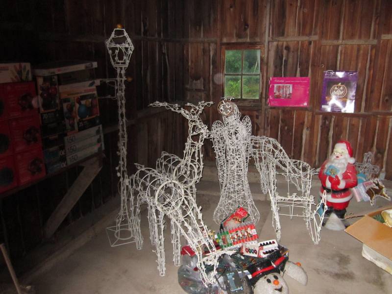 lot 87 image: Decorations...
