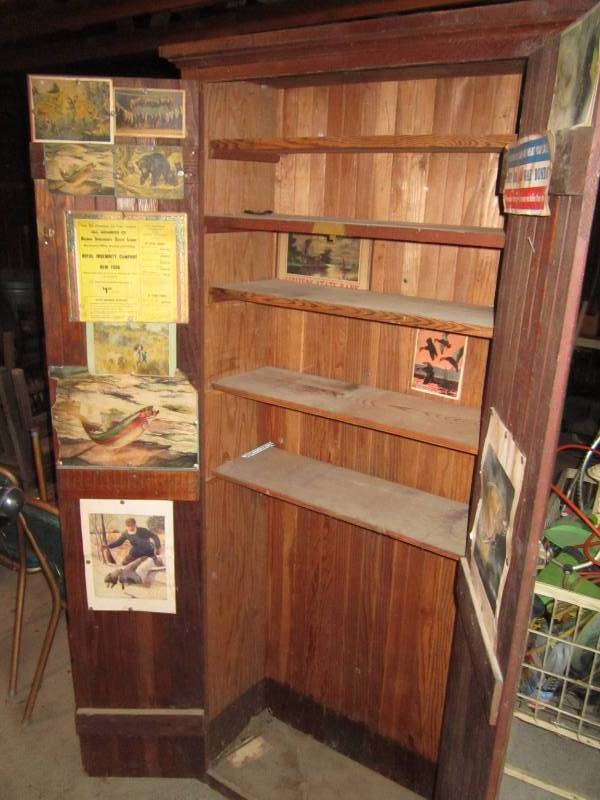 lot 99 image: Wood cabinet...