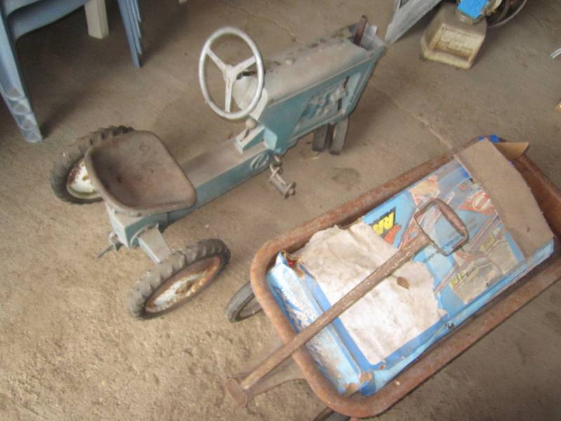lot 112 image: Antique Oliver tractor, Radio Flyer...