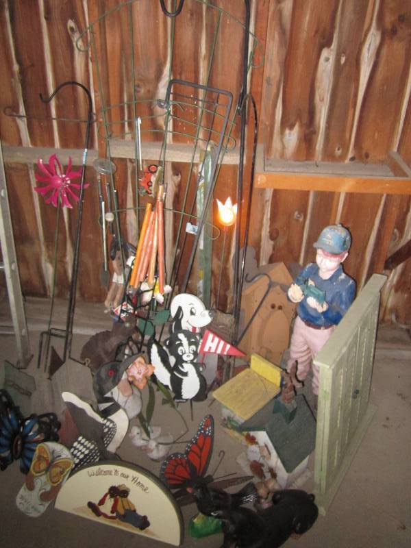 lot 122 image: Bird houses, lawn ornaments includi...