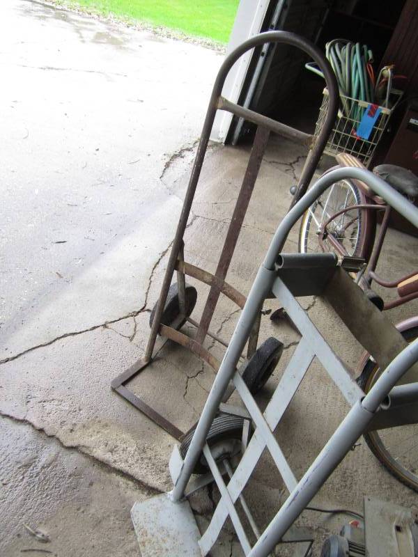 lot 128 image: Carts...