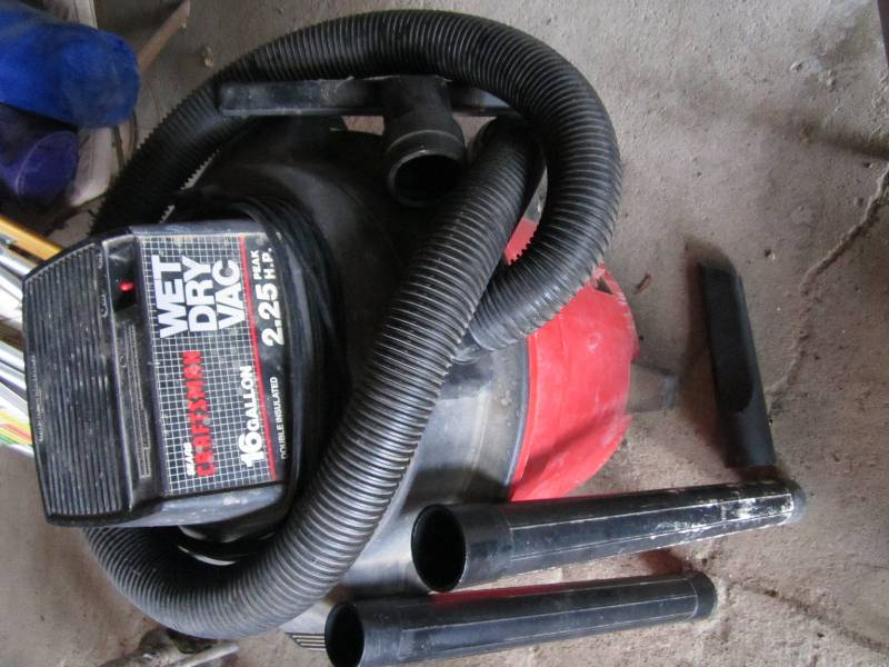 lot 133 image: Sears Craftsman shop vac - 16 gallo...