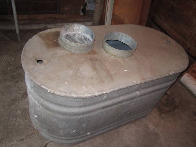 lot 137 image: Galvanized stock tank...