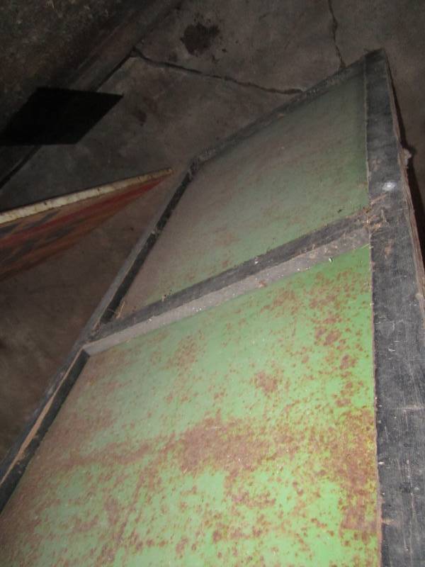 lot 140 image: McCabes Star - Hi Feeds metal sign...