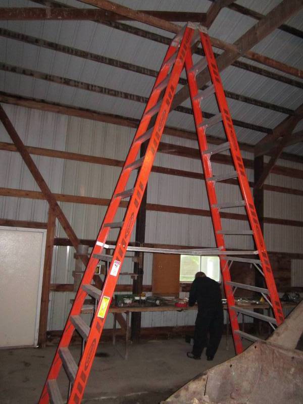lot 146 image: 14 Werner fiberglass step ladder ...